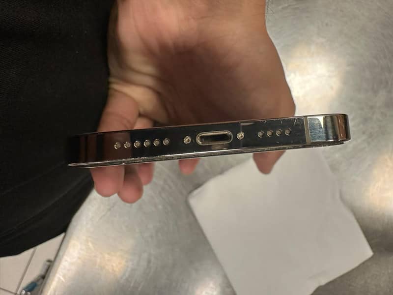 Apple iPhone 12 Pro 3