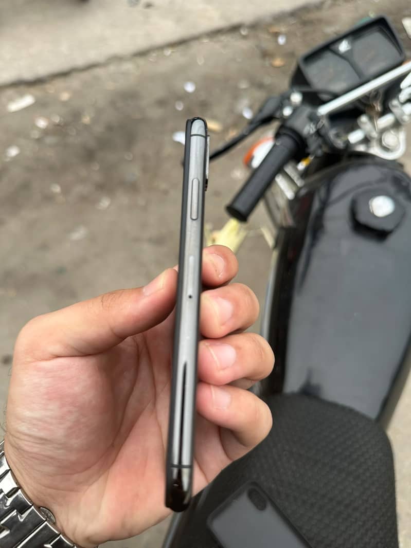 Apple iPhone X 2
