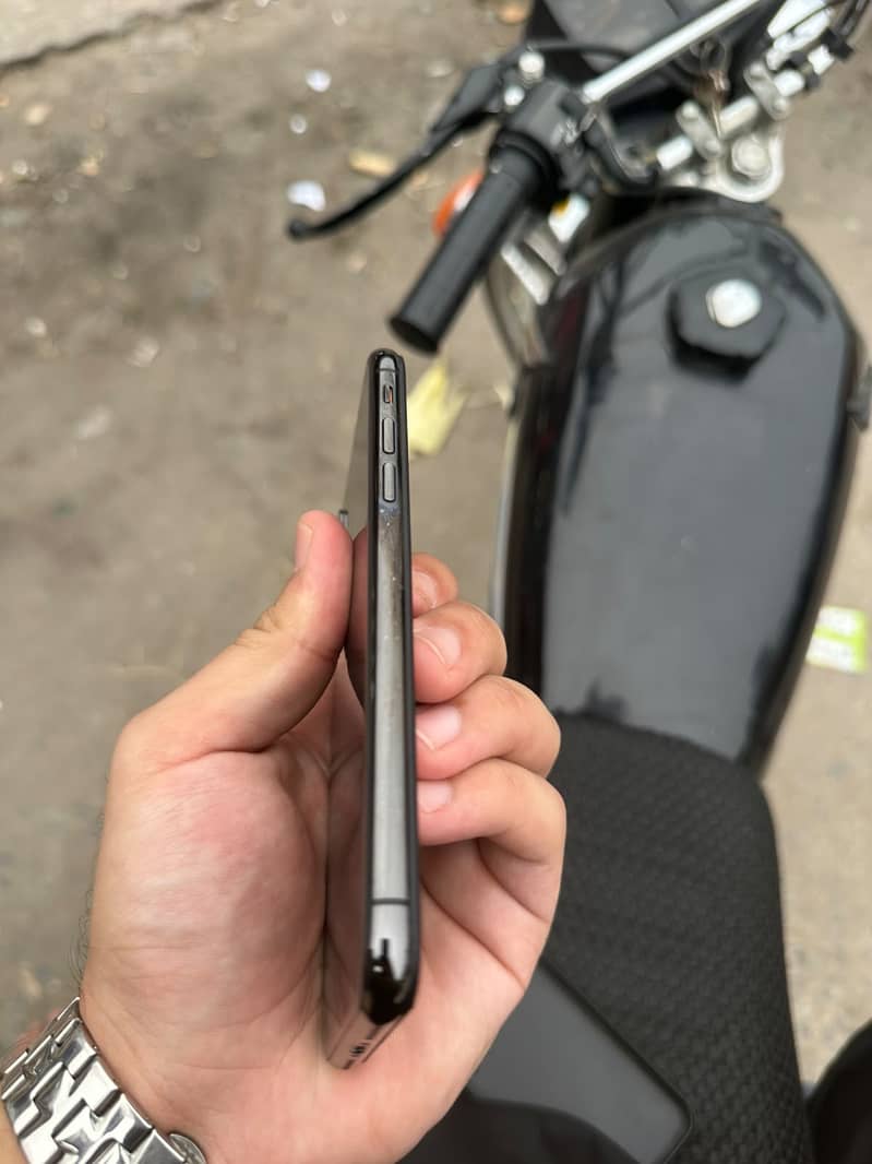 Apple iPhone X 3