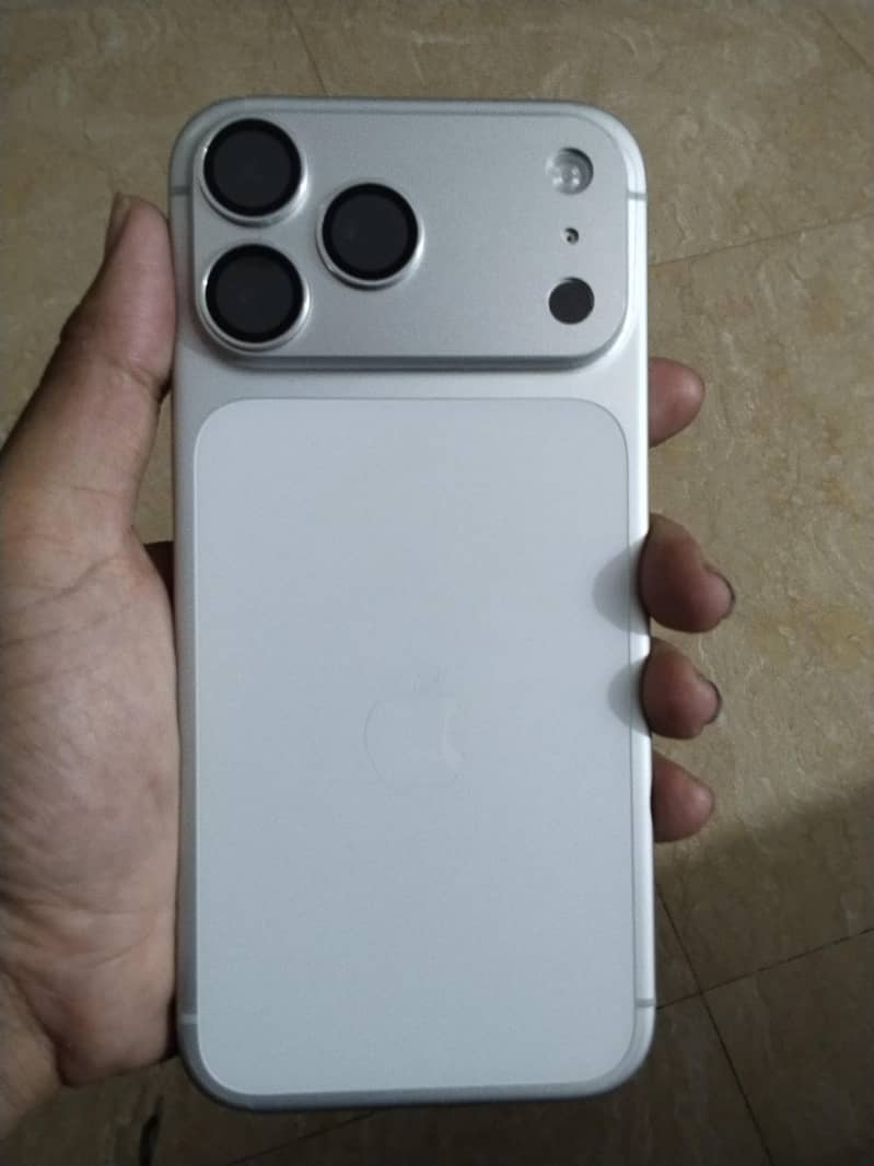 Apple iPhone 17 Pro Max 2