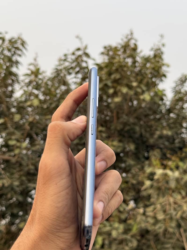 Vivo V21e 4
