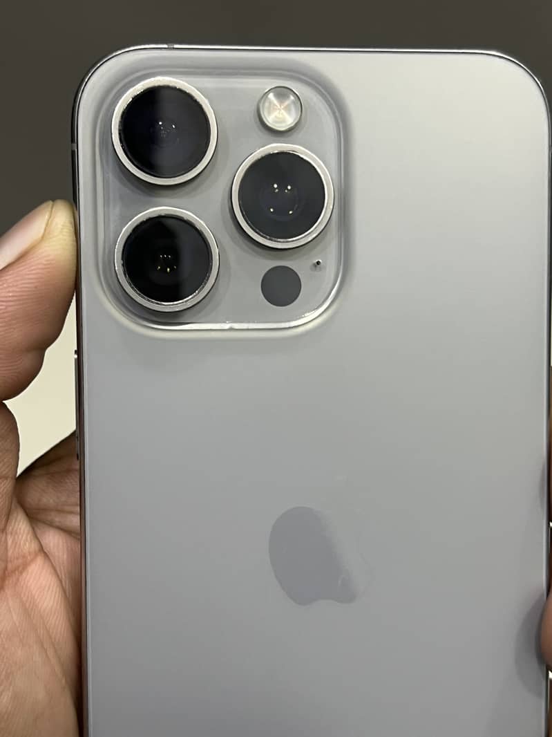 iPhone 15 Pro Max 3
