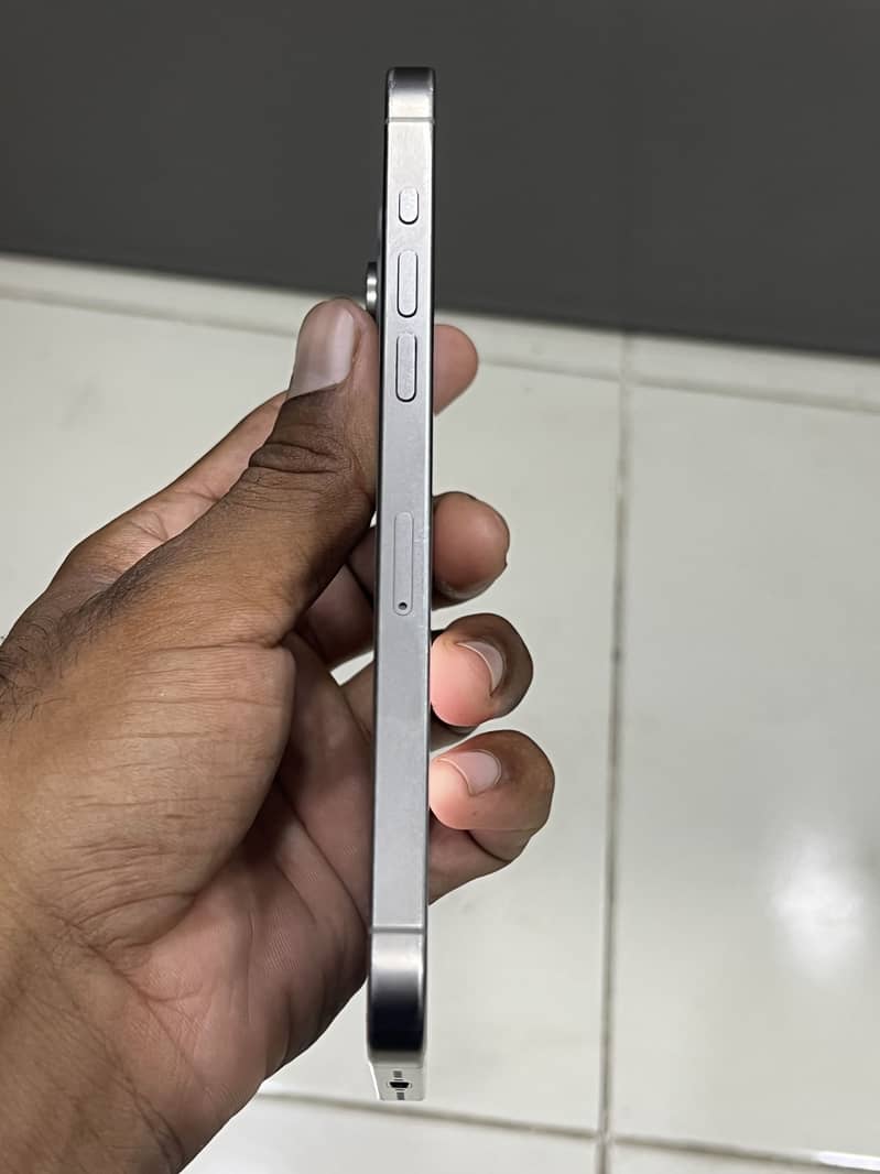 iPhone 15 Pro Max 5
