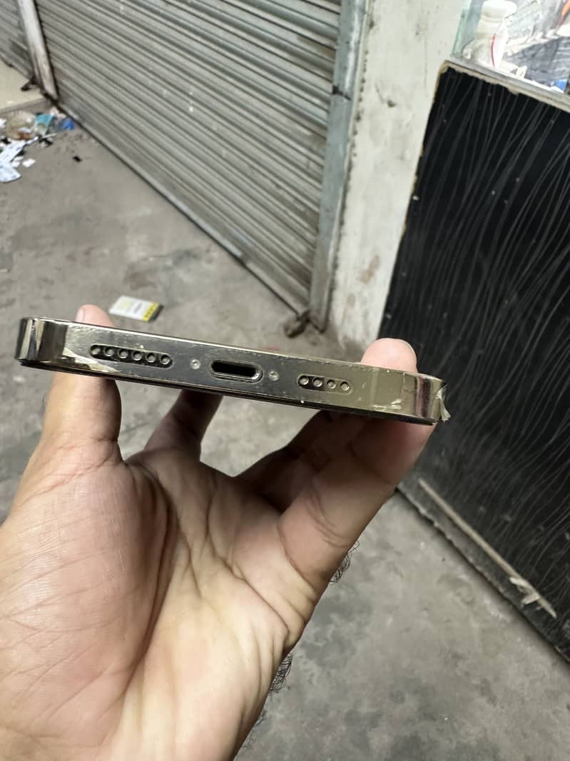 iPhone 13 Pro Max JV 1