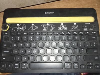 wireless Keyboard for sell Brand Logitech condition 10/9