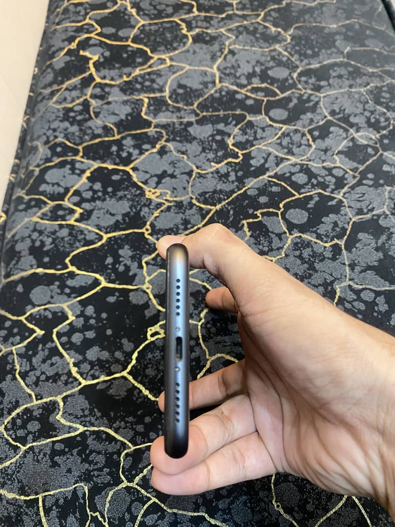 Apple iPhone 11 3