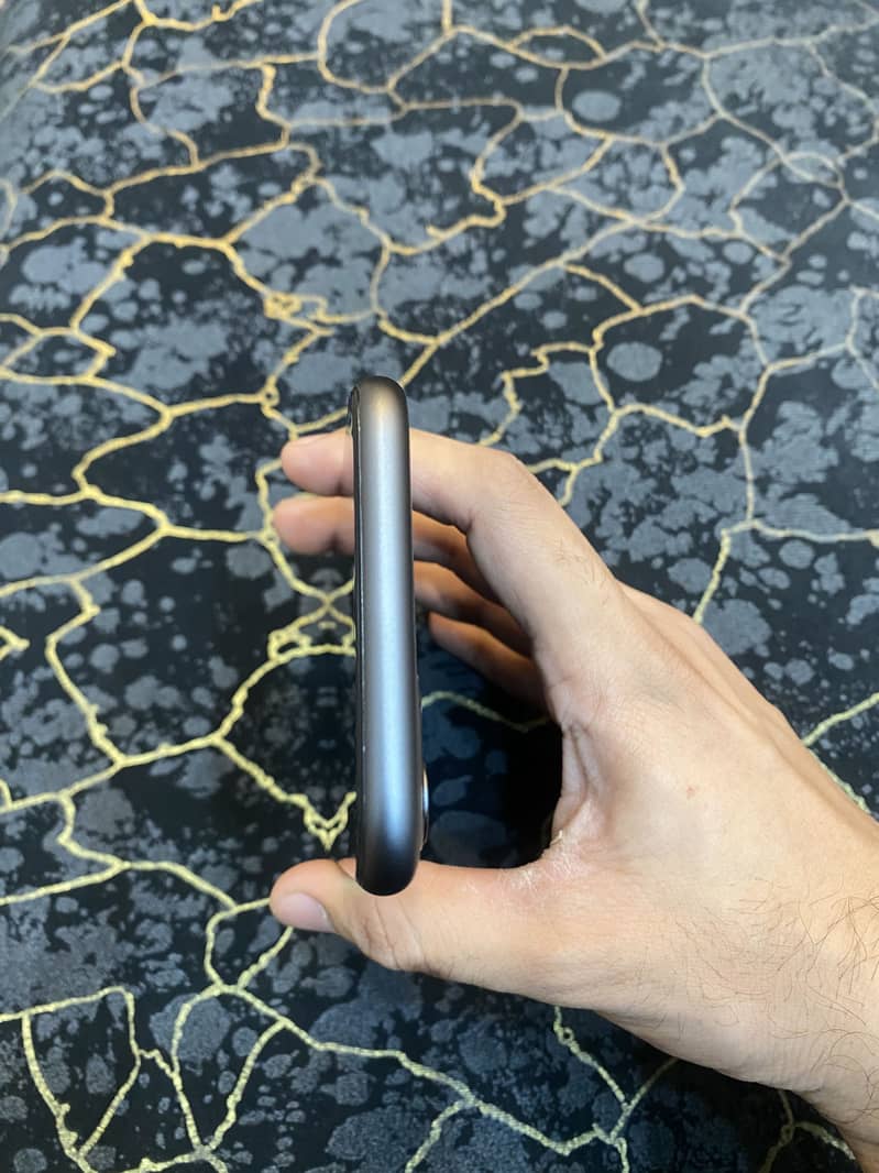Apple iPhone 11 5