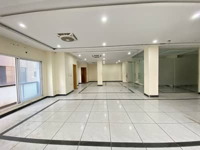 2500 Sq Ft Office For Rent - Business Square, Gulberg Greens - Rs. 213,000 modern office in Business Square, Gulberg Greens. Corporate fit-out, dedicated parking, 24/7 security, high-speed internet. Ideal for IT / corporate setup. Available now.