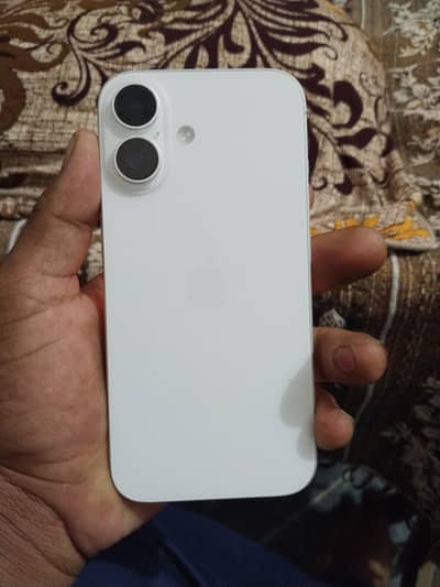 Apple iPhone 16