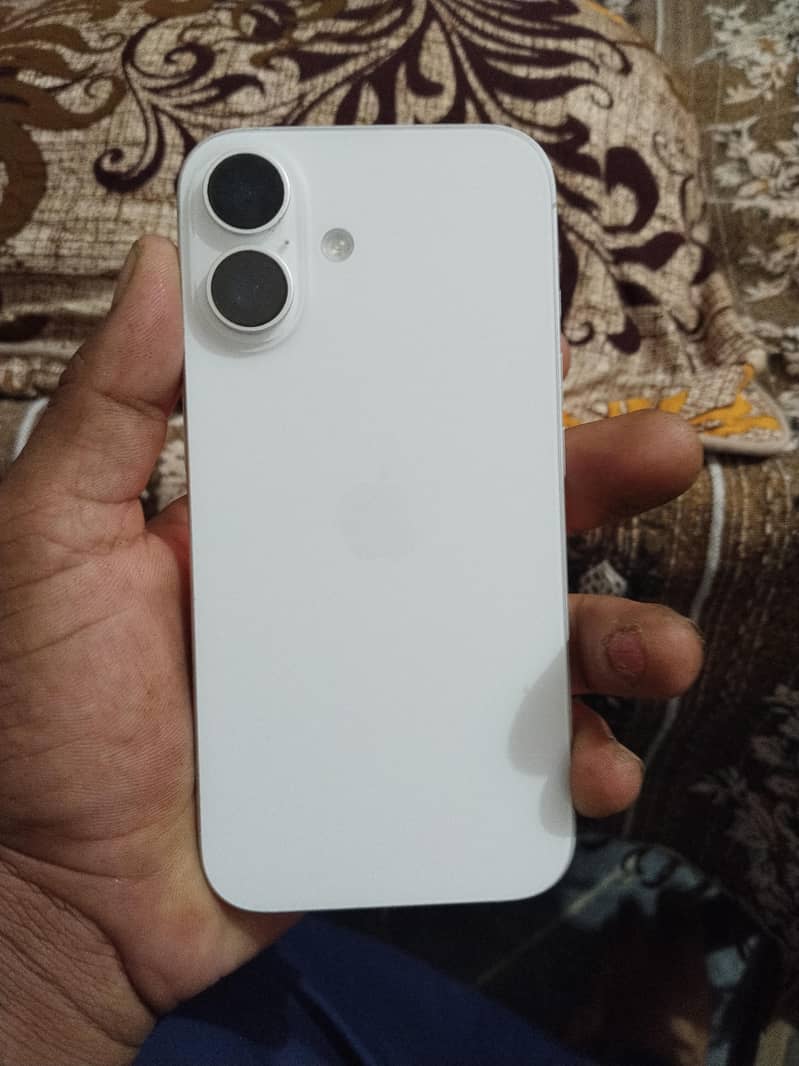 Apple iPhone 16 0
