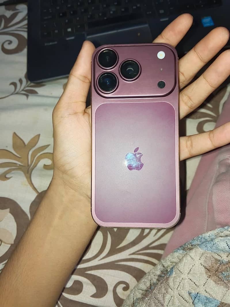 Apple iPhone 16 Pro 1