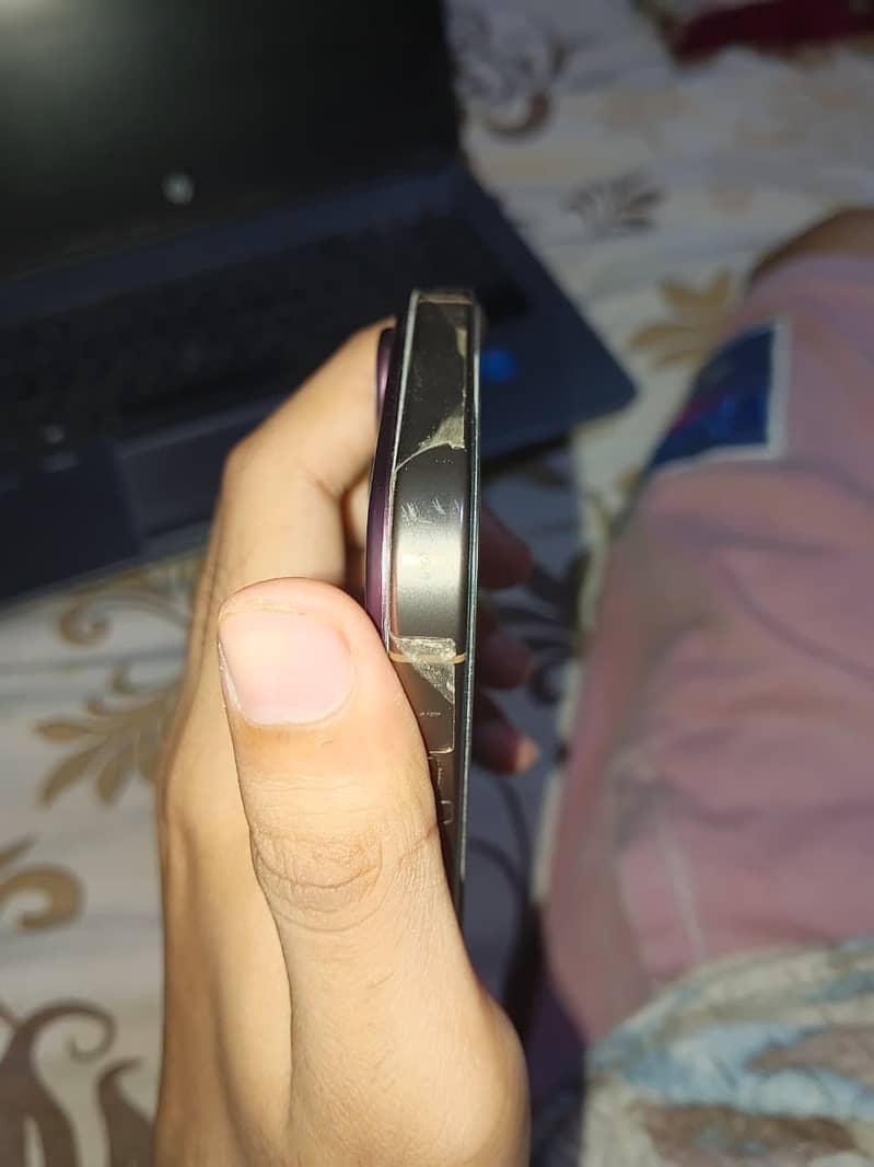 Apple iPhone 16 Pro 3