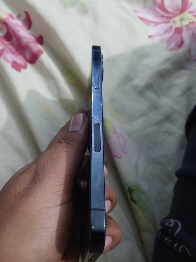 Apple iPhone 12 Pro Max 4