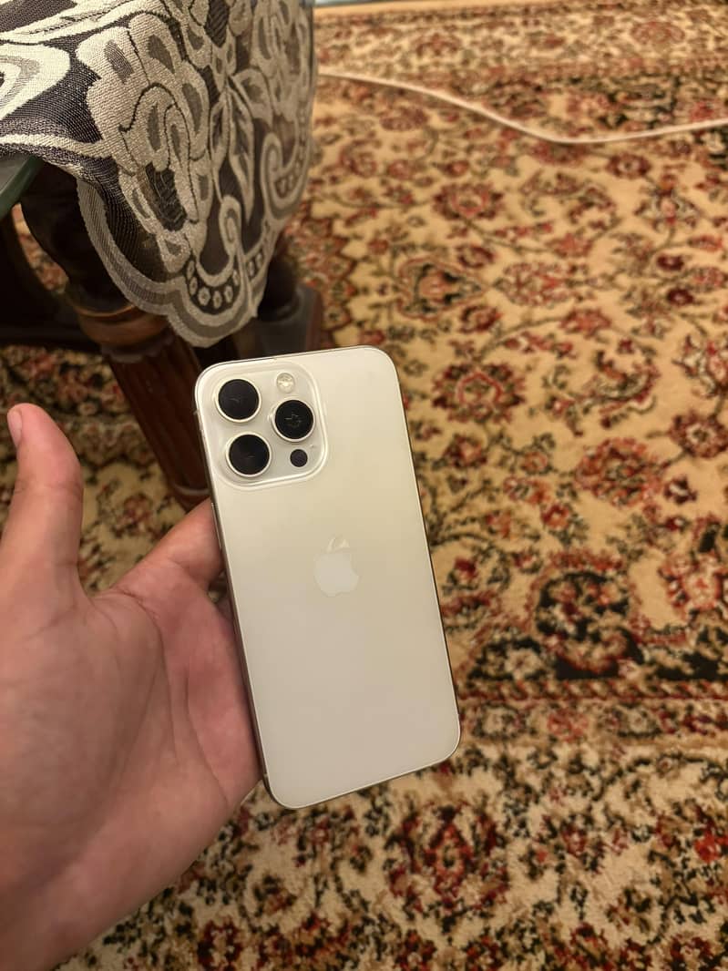 Apple iPhone 15 Pro Max 0