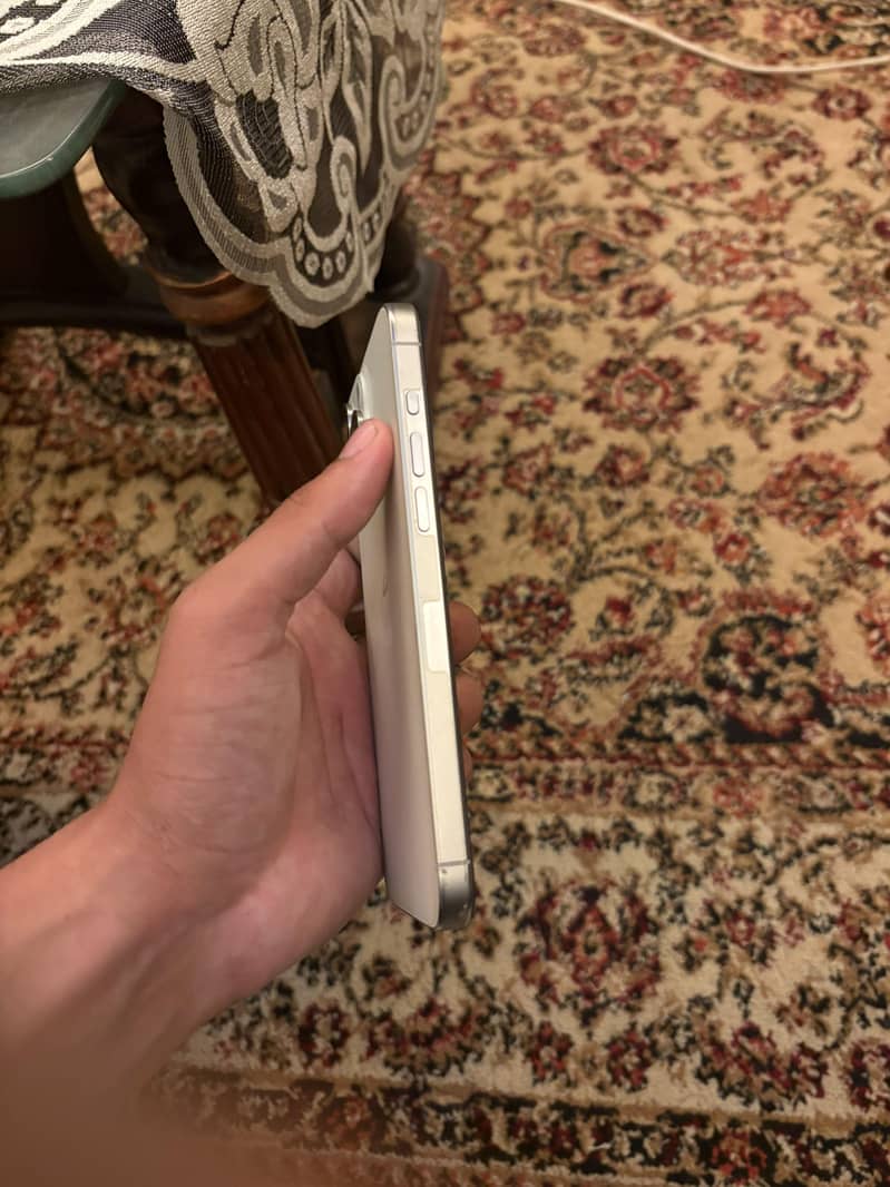 Apple iPhone 15 Pro Max 2