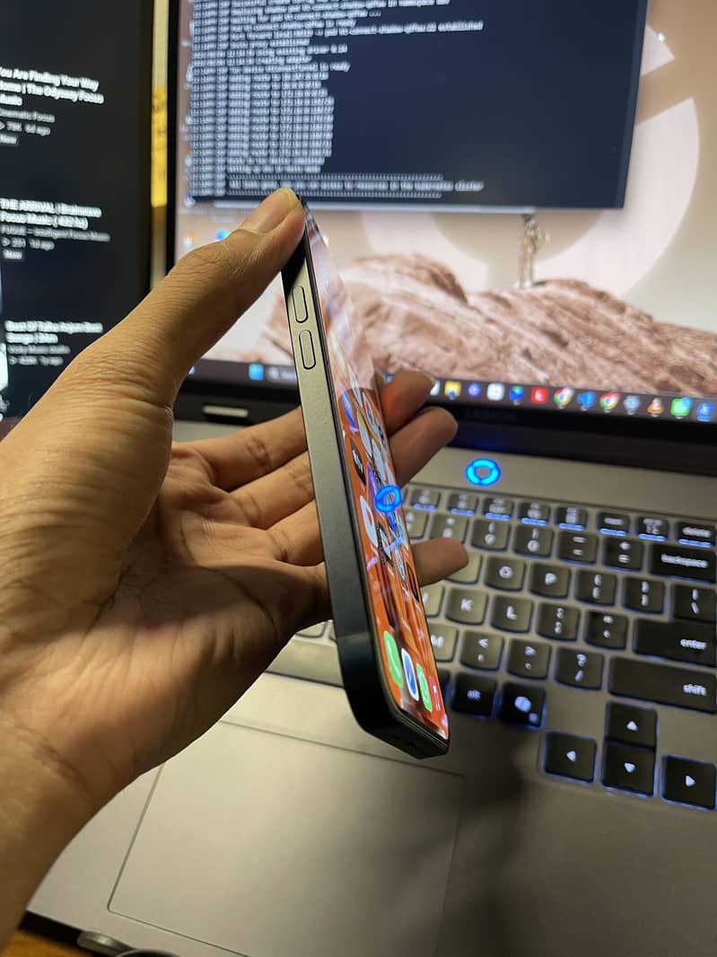 iPhone 14 10/10 98BH 3