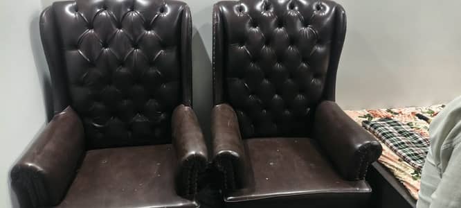 Luxury High-Back Leather Sofa Chairs – Classic Tufted Design
