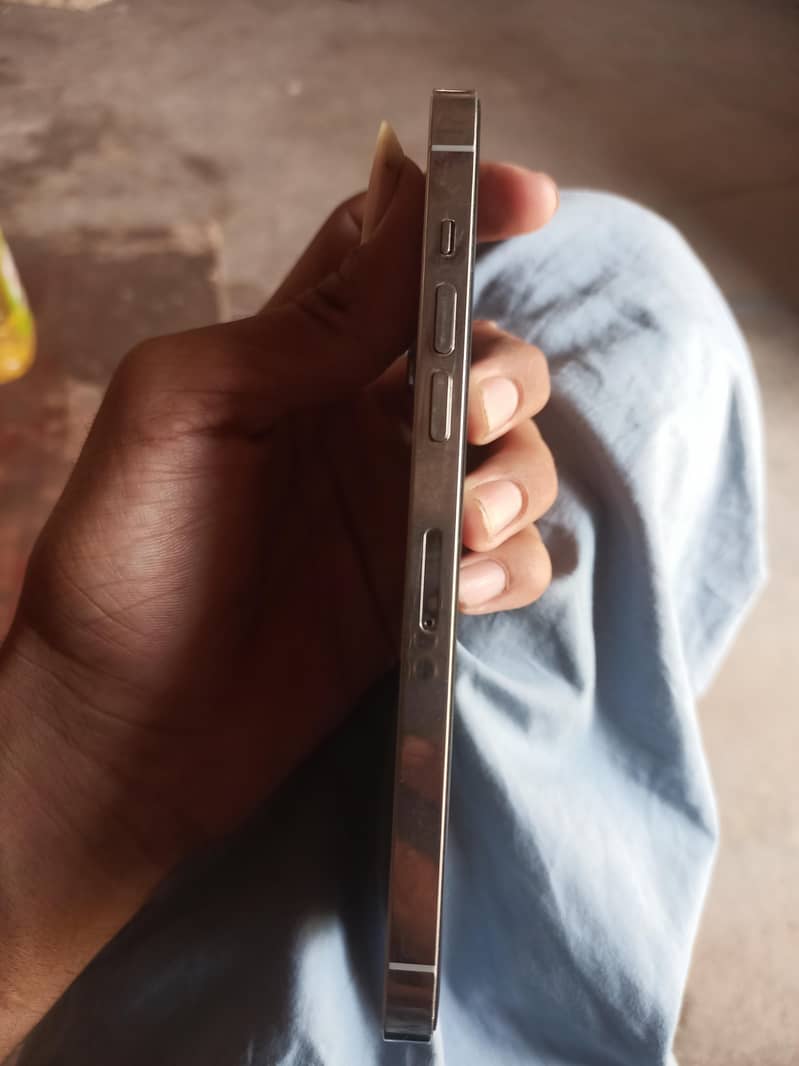 Apple iPhone 14 Pro Max 4