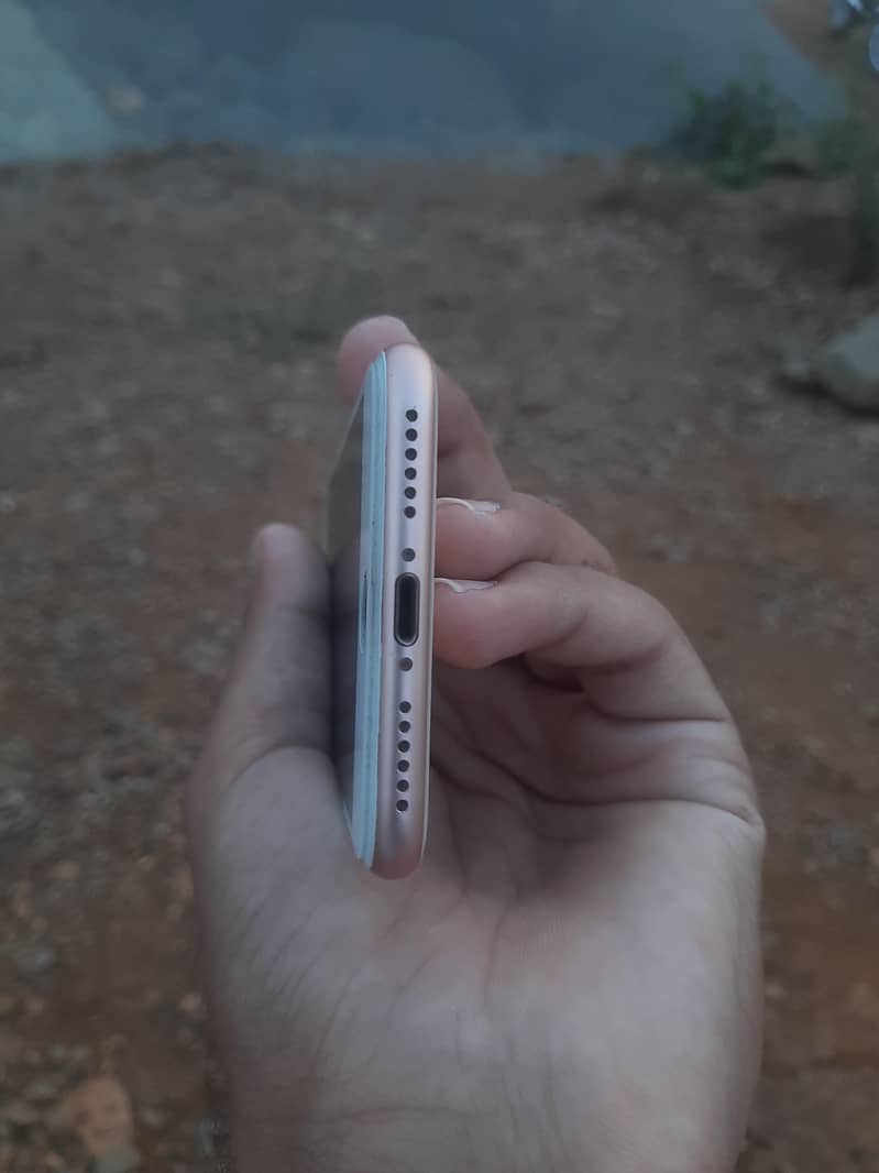 Apple iPhone 8 1