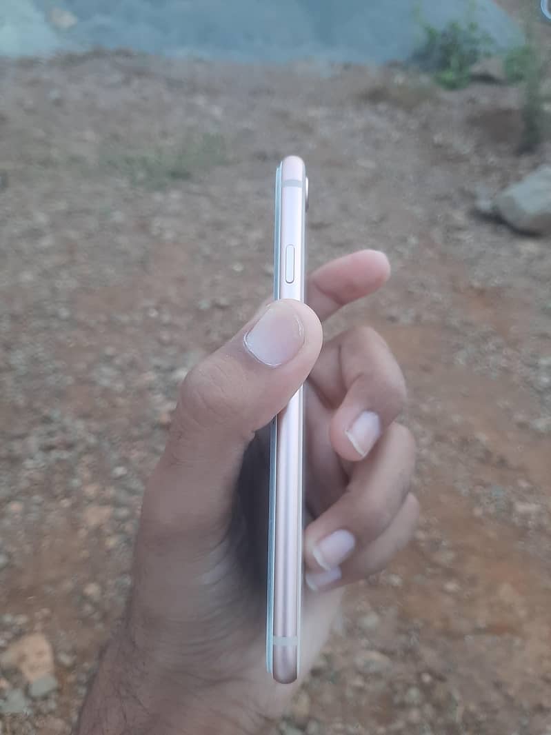 Apple iPhone 8 3