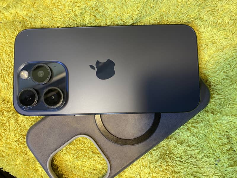 Apple iPhone 15 Pro 4