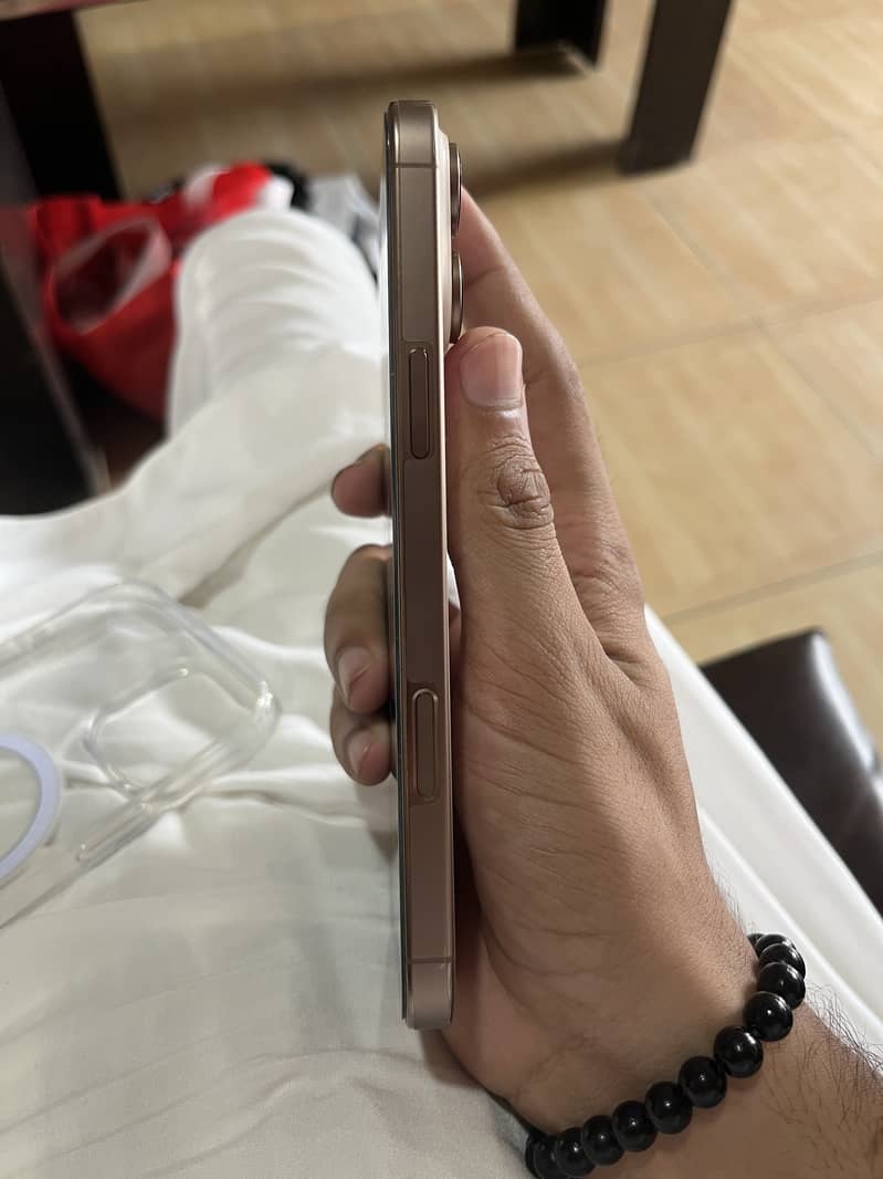 Apple iPhone 16 Pro Max 2