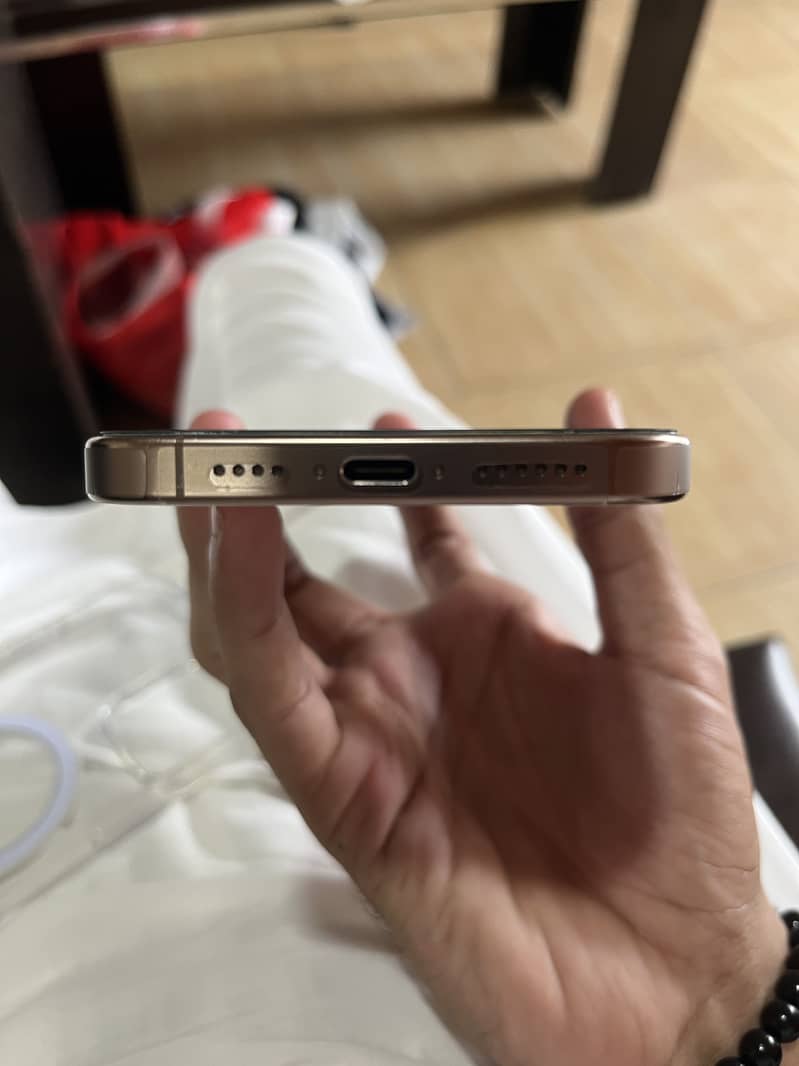 Apple iPhone 16 Pro Max 3