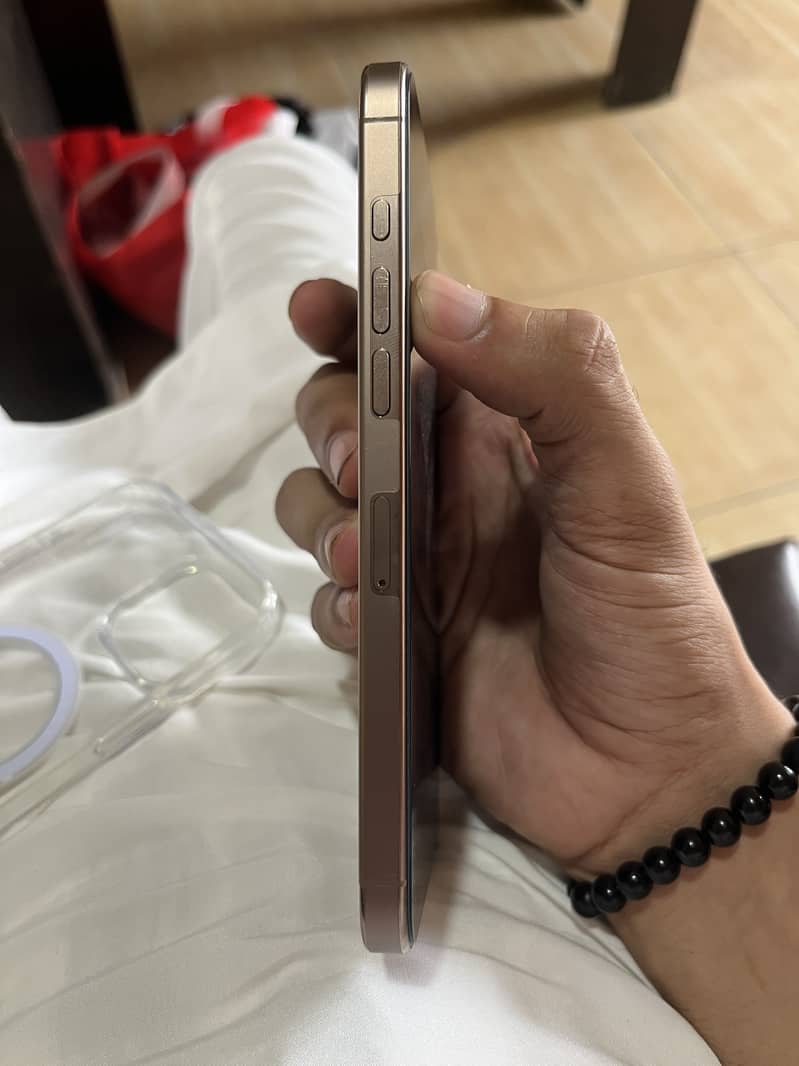 Apple iPhone 16 Pro Max 5