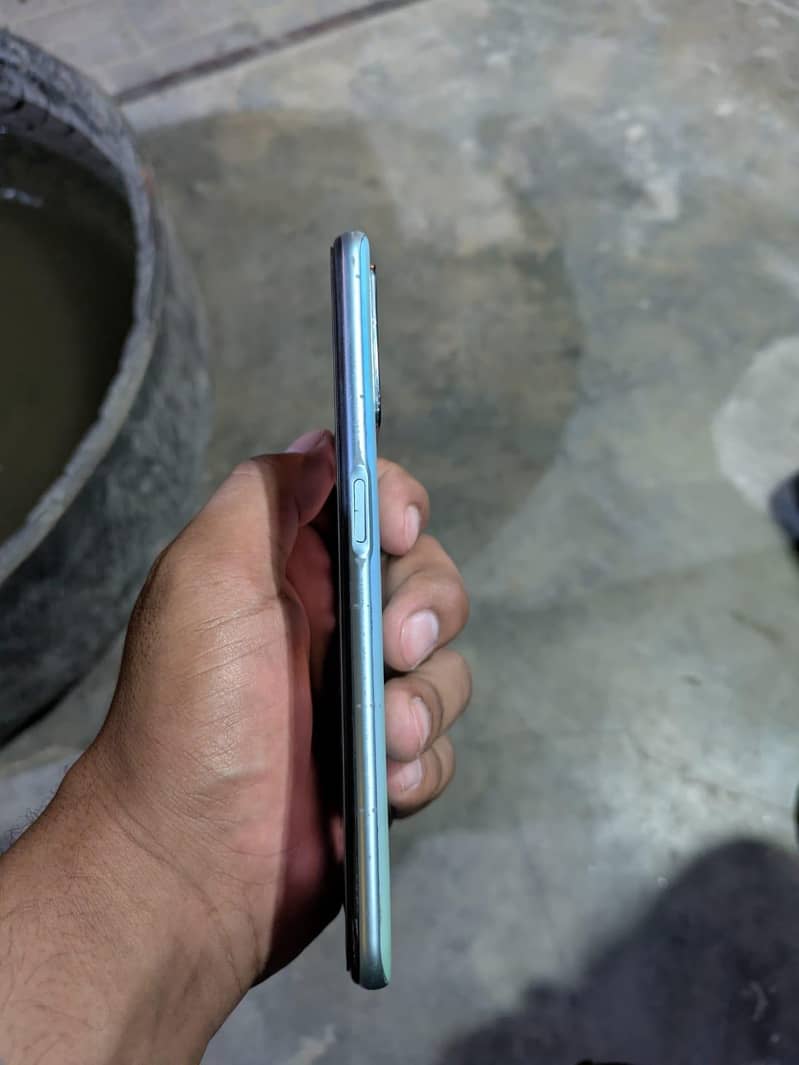 OPPO A76 1