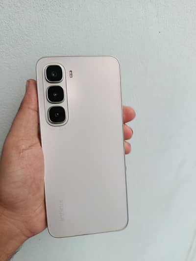 Infinix hot 60i.  6/128