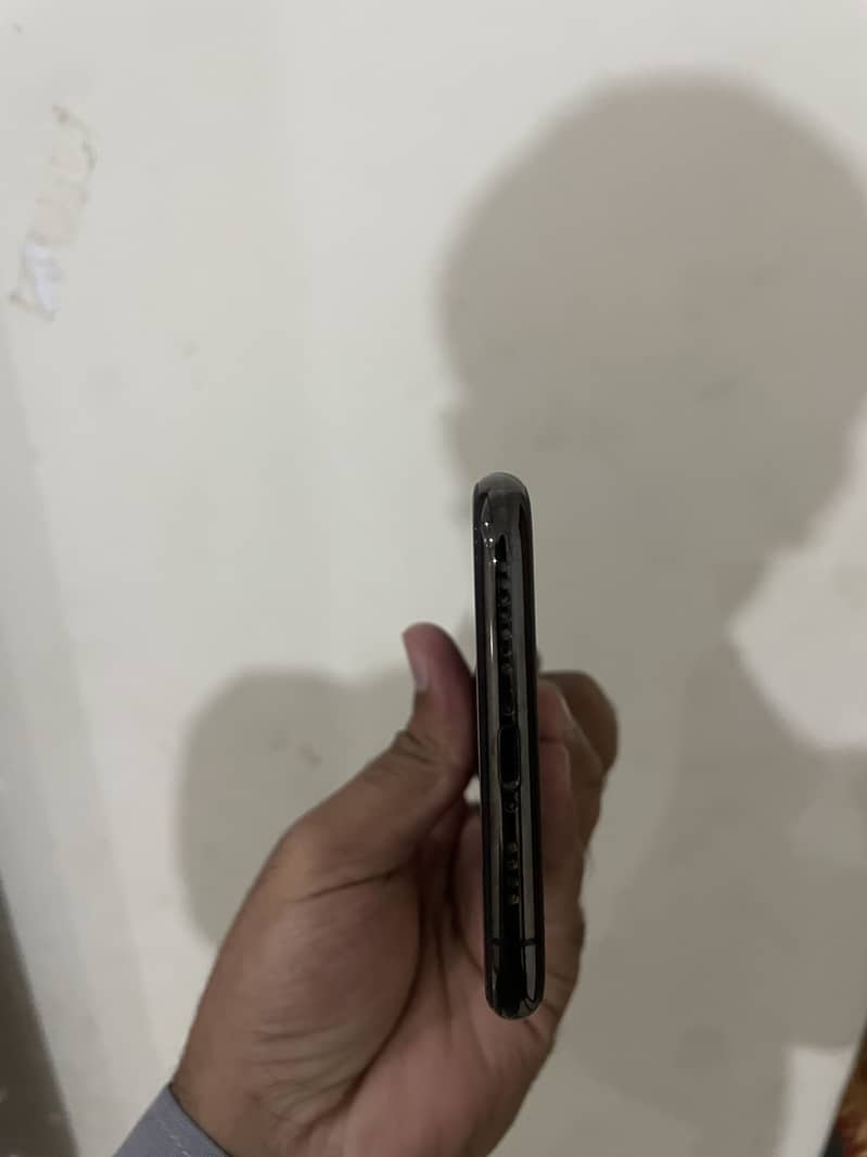 Apple iPhone 11 Pro Max 1