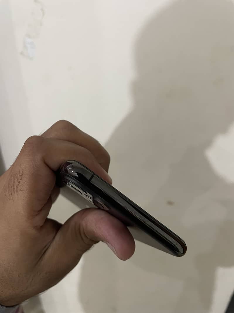 Apple iPhone 11 Pro Max 3