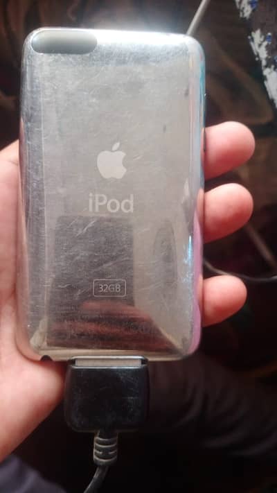 Ipod 3 8/10 condition