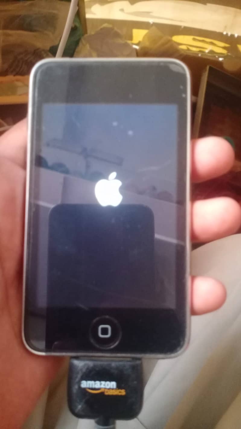 Ipod 3 8/10 condition 2