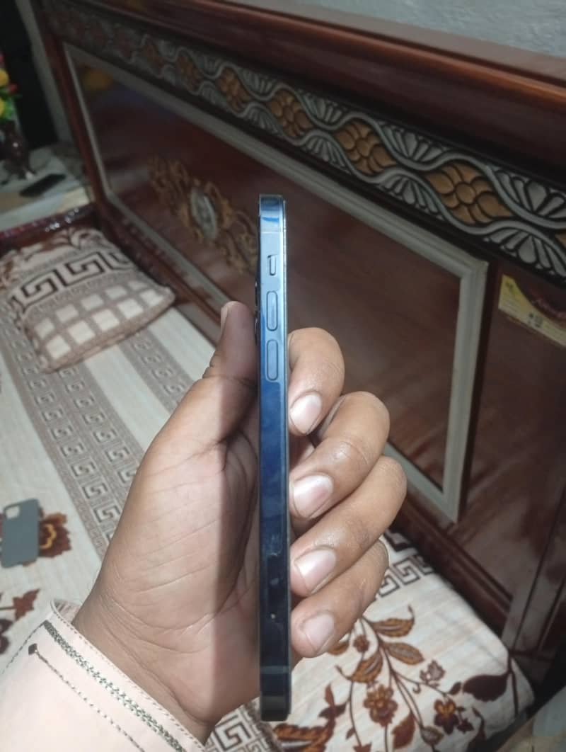 Apple iPhone 12 5