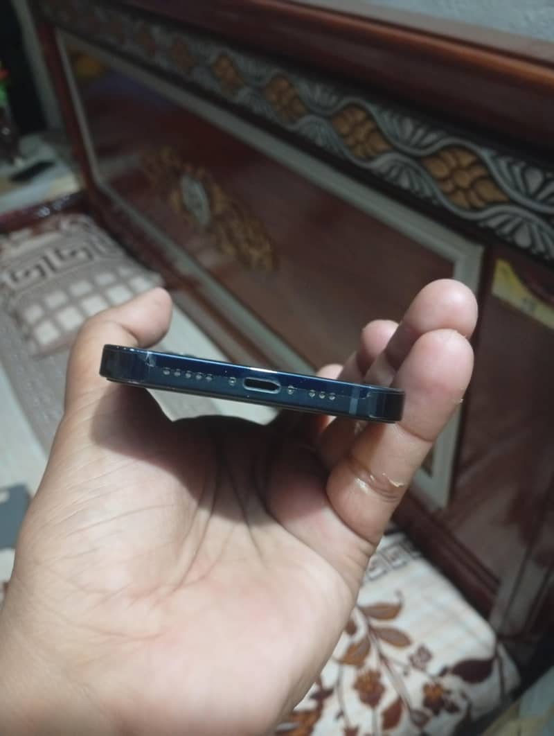 Apple iPhone 12 1