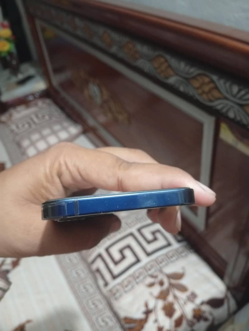 Apple iPhone 12 2