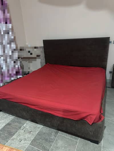 Modern King Size Upholstered Bed Set with 2 Side Tables & Bench