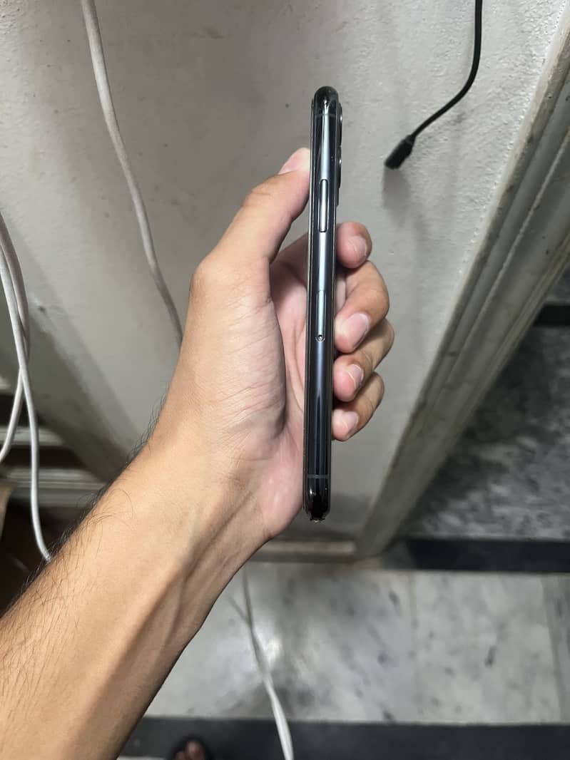 Apple iPhone 11 Pro 2