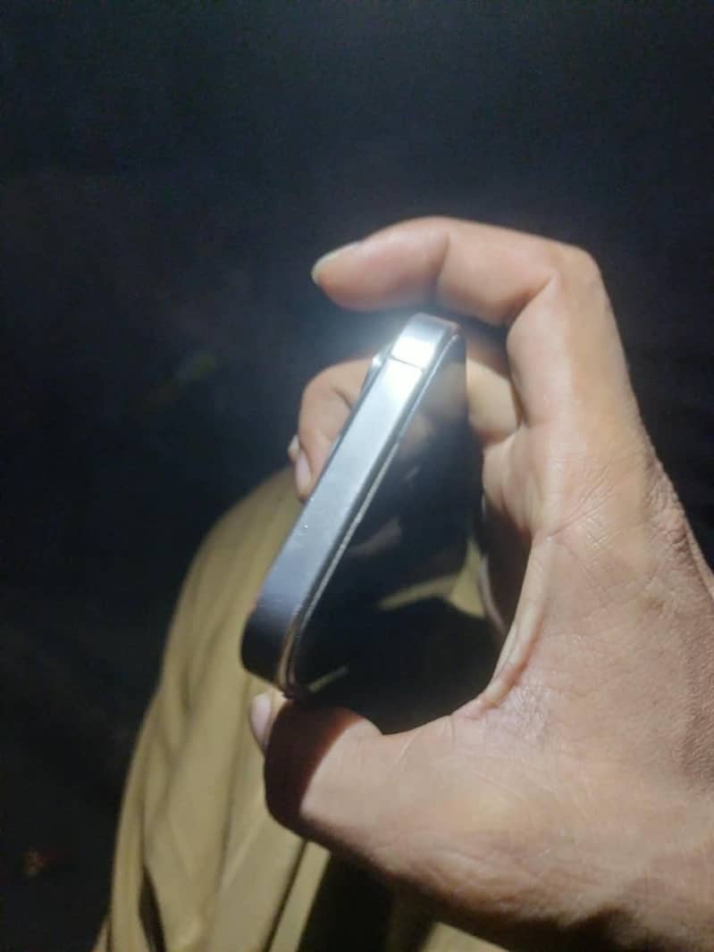 Apple iPhone 15 Pro 2
