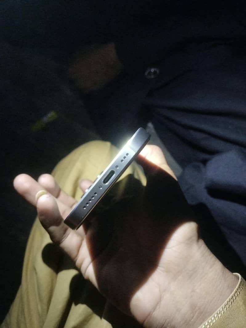 Apple iPhone 15 Pro 3