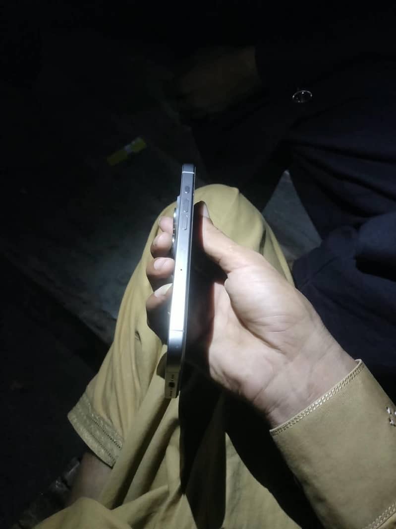 Apple iPhone 15 Pro 4