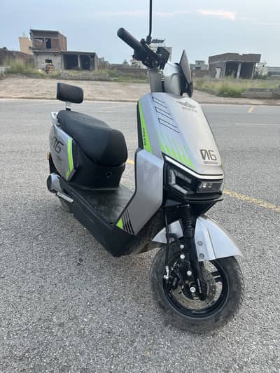 Super Star Remu Pro 1000W Graphene — Electric Scooty for Sale