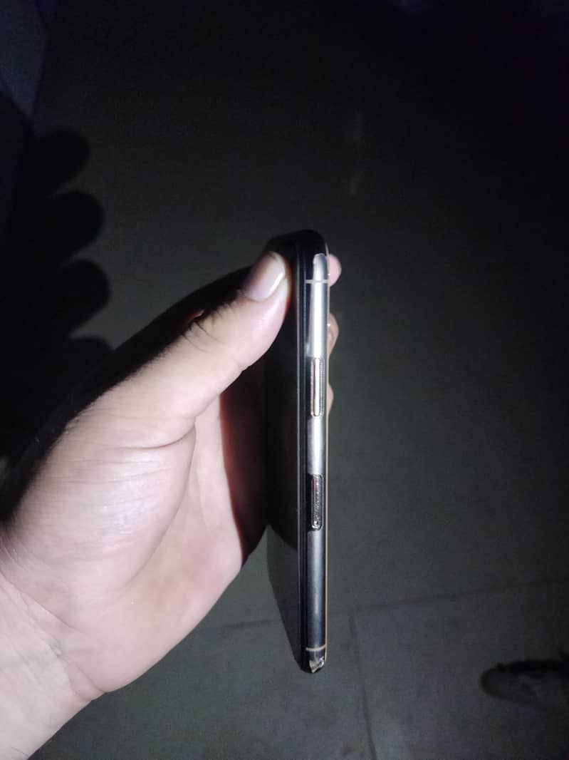 Apple iPhone 11 pro 1