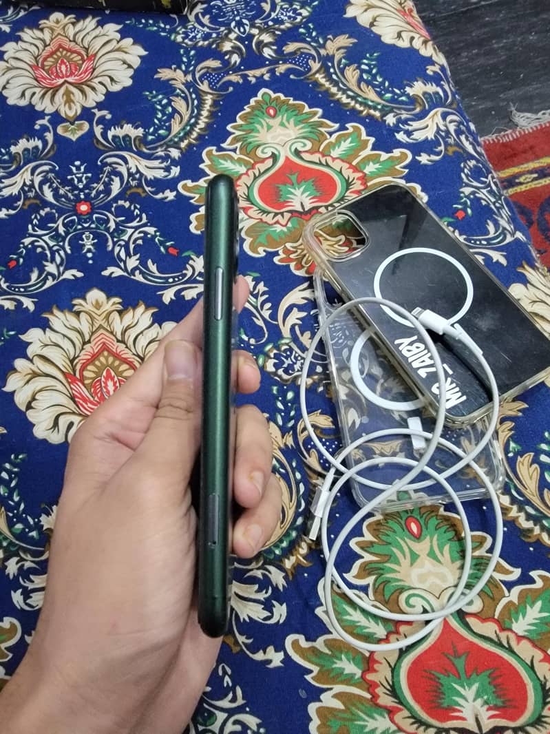 iPhone 11 64gb Sim Working 1