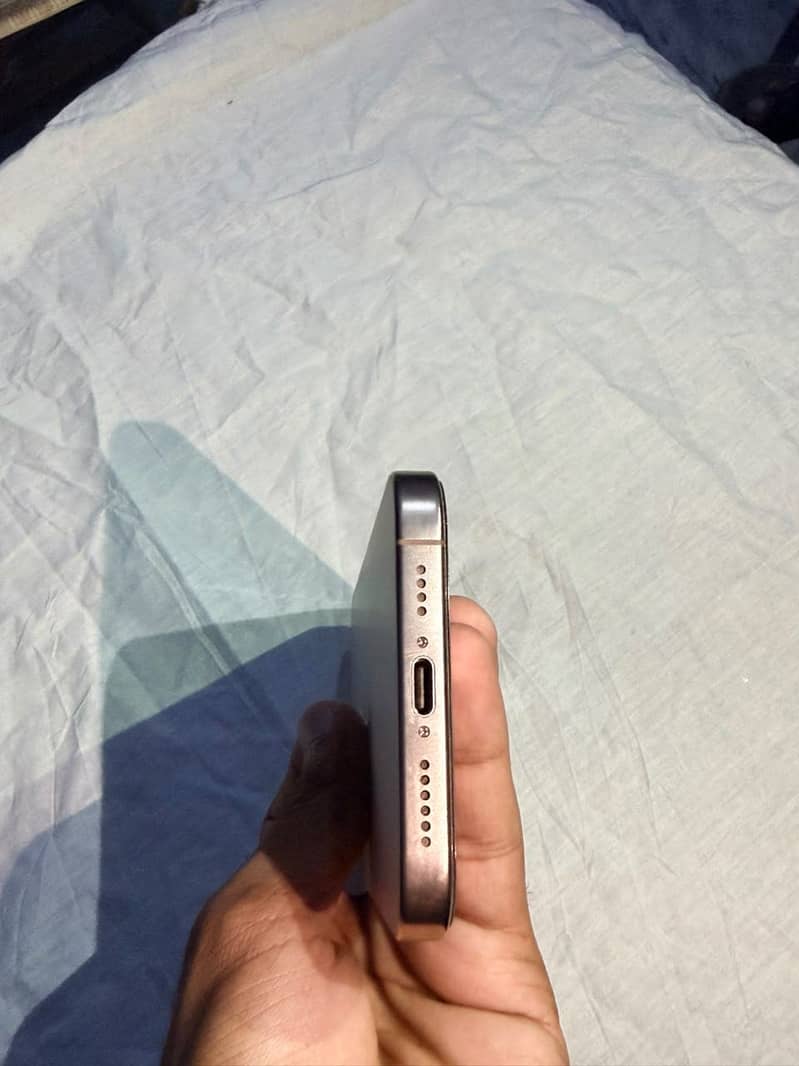 Apple iPhone 16 Pro Max 2