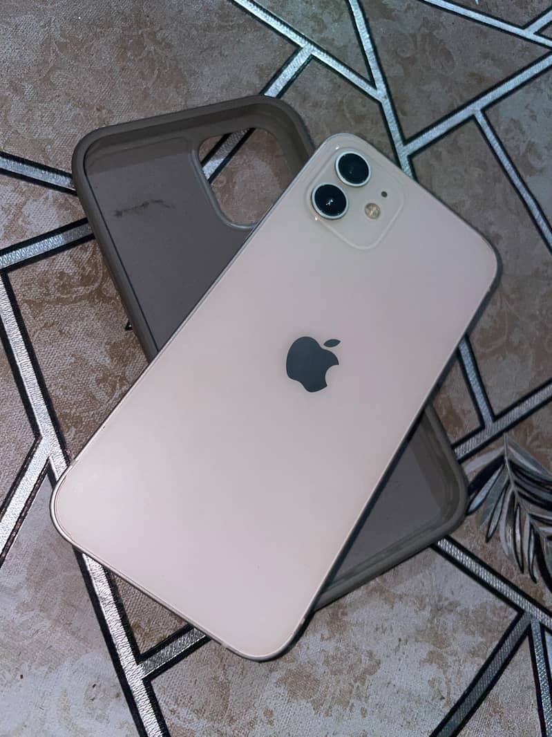 Apple iPhone 12 4