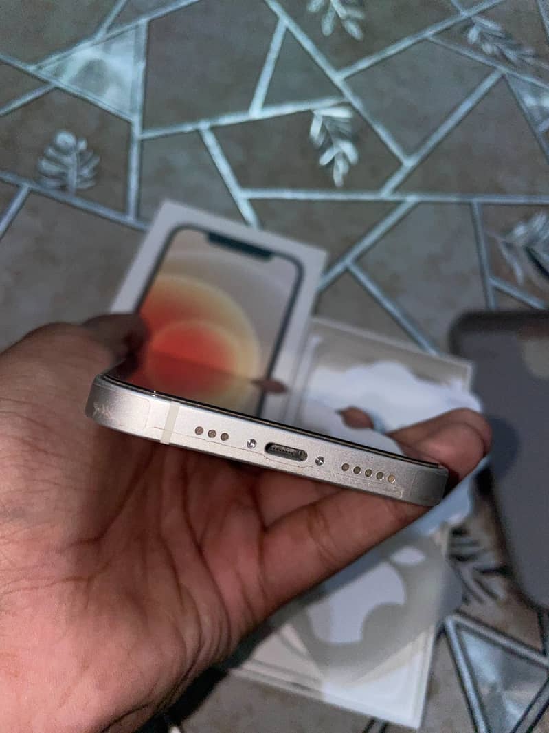 Apple iPhone 12 7