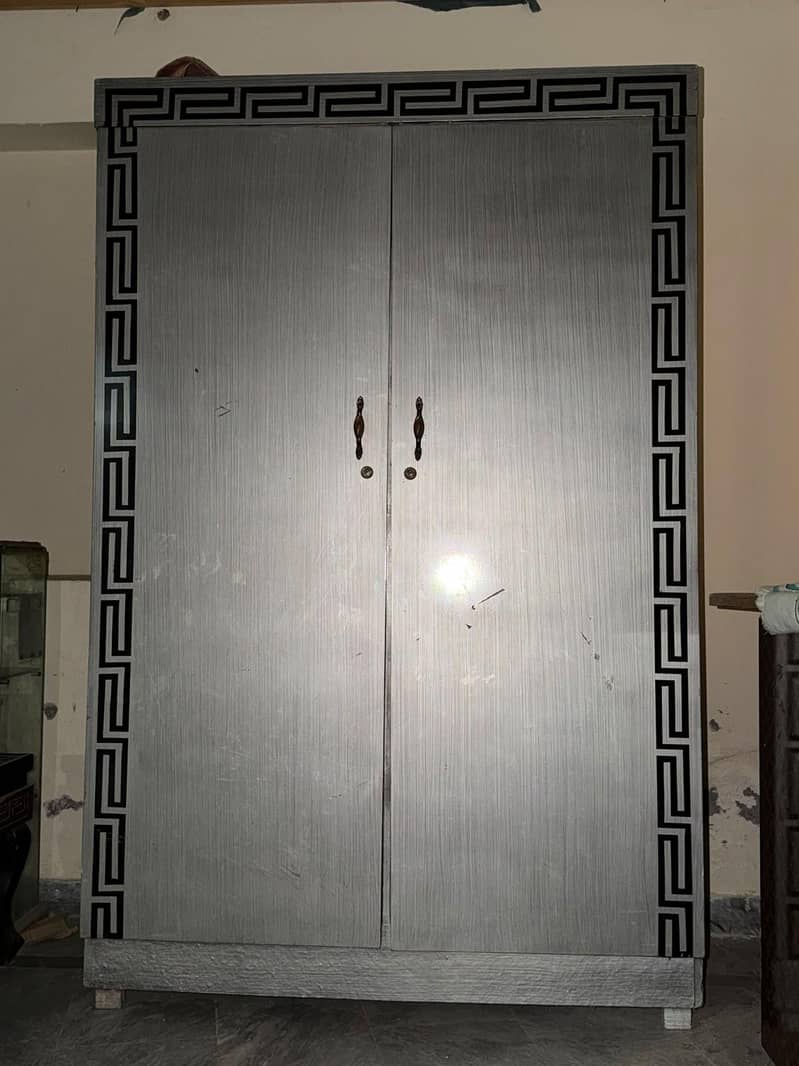 almari good condition 1