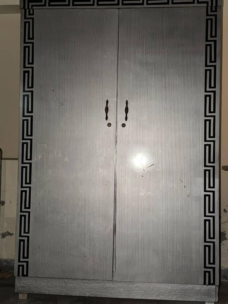 almari good condition 2